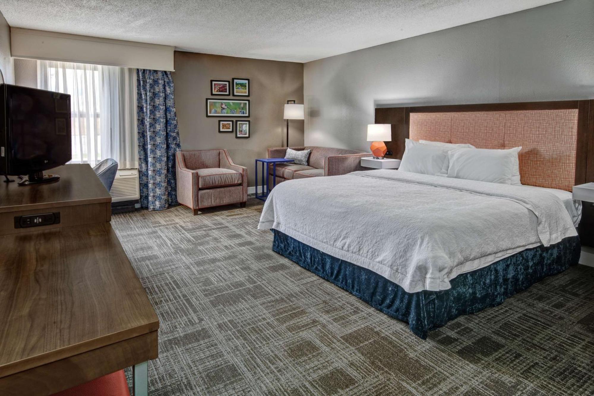 Hampton 4*